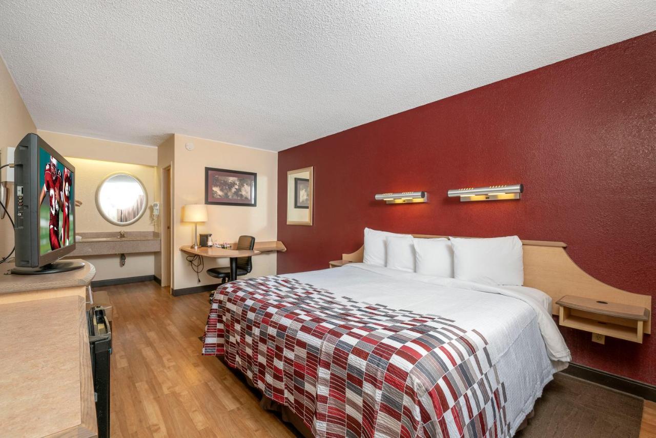 Red Roof Inn Louisville Fair And Expo Esterno foto