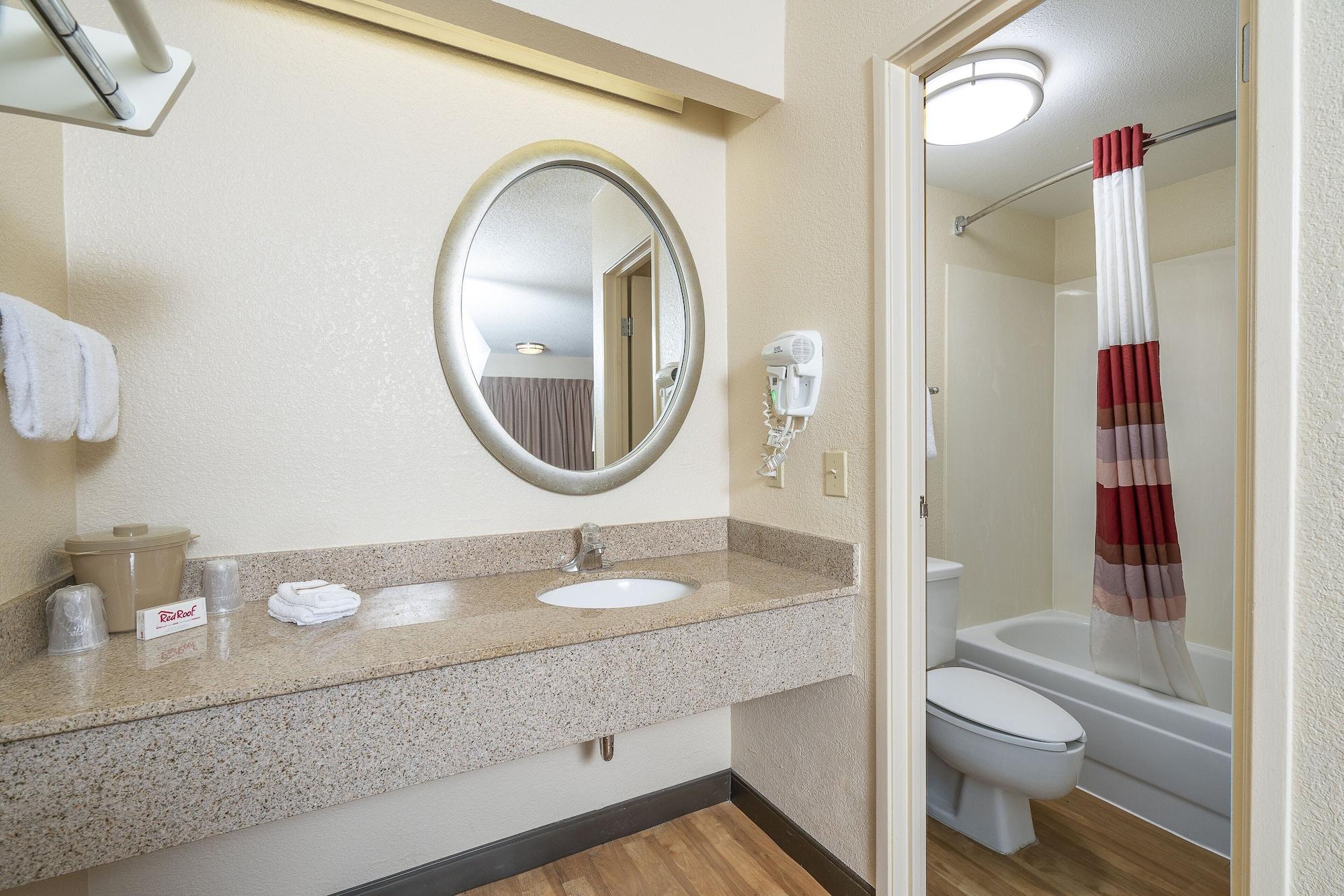 Red Roof Inn Louisville Fair And Expo Esterno foto