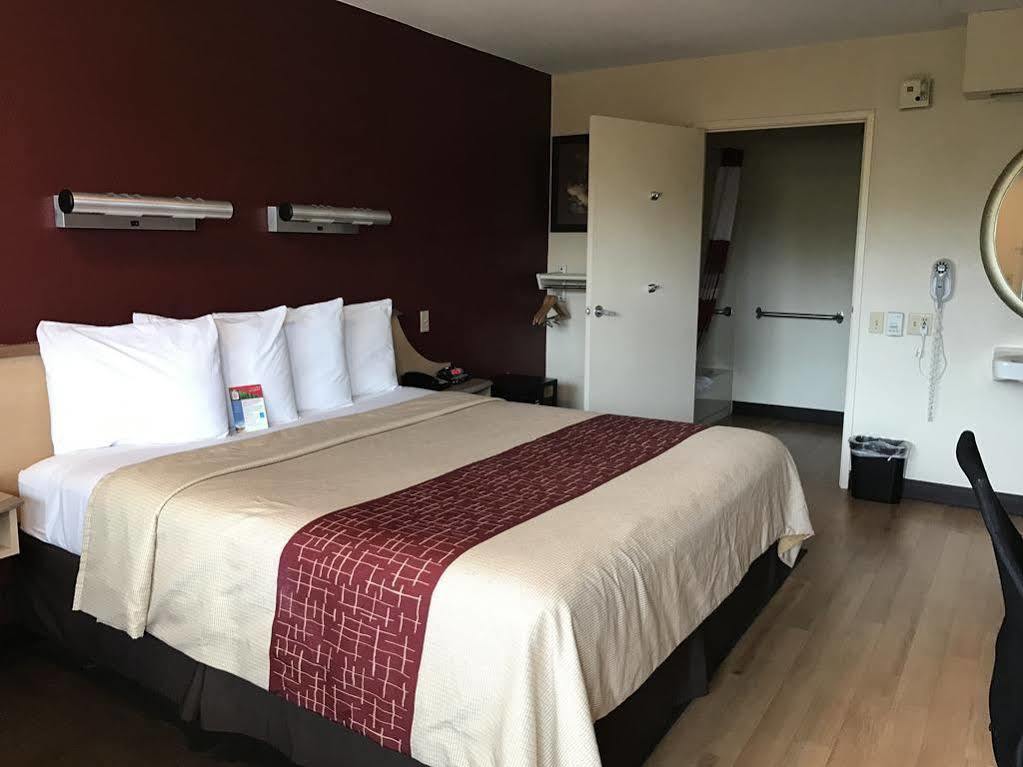 Red Roof Inn Louisville Fair And Expo Esterno foto